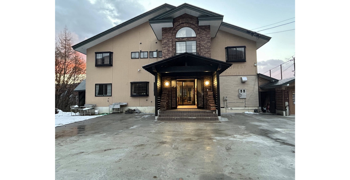 改造後の玄関と大屋根