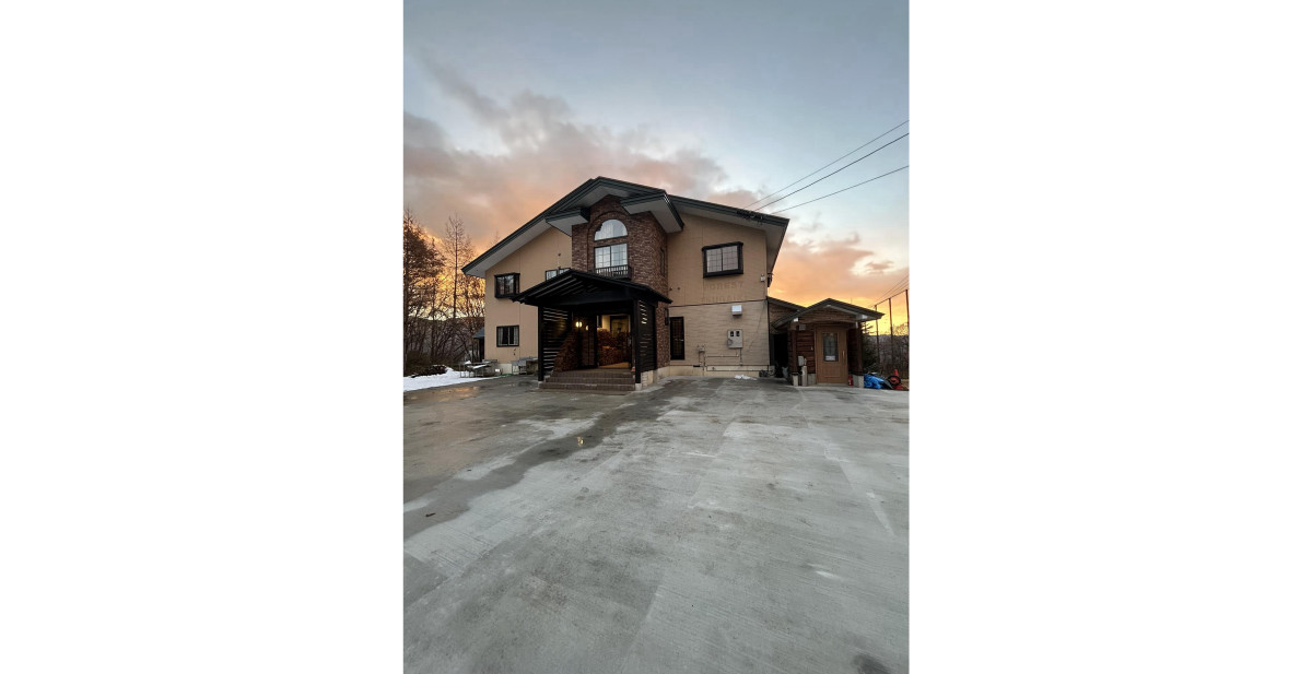 完成した大屋根と駐車場